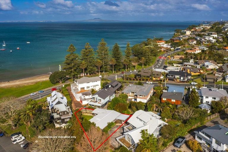 Photo of property in 7a Ellangowan Road, Waiake, Auckland, 0630