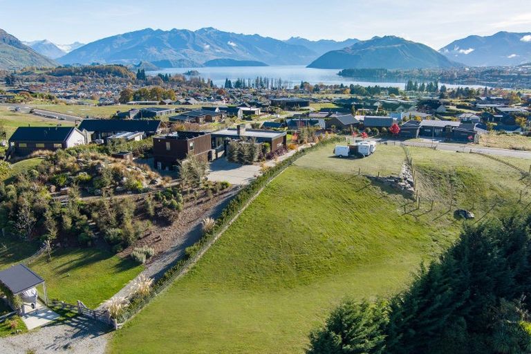 Photo of property in 14 Cochrane Close, Wanaka, 9305