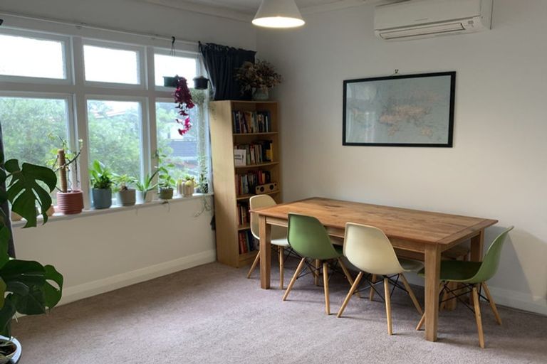 Photo of property in 5 Linwood Way, Island Bay, Wellington, 6023