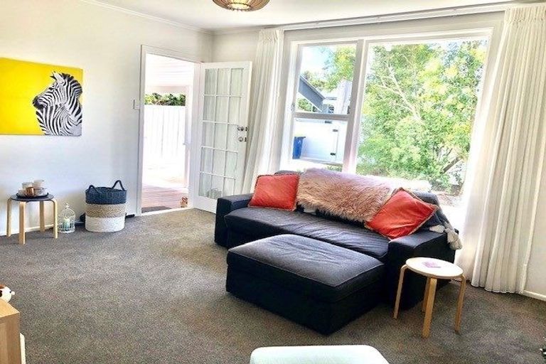 Photo of property in 1/2 East Coast Road, Milford, Auckland, 0620