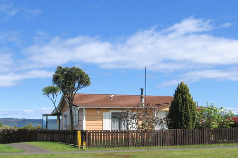 Photo of property in 53 Kurupae Road, Hilltop, Taupo, 3330