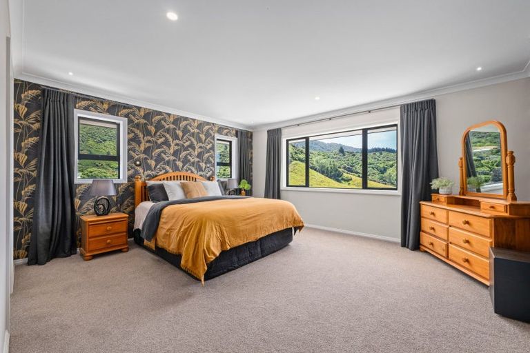 Photo of property in 6 West Terrace, Picton, 7220