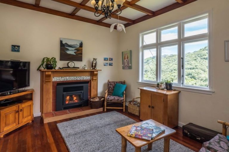 Photo of property in 175 Houghton Bay Road, Houghton Bay, Wellington, 6023