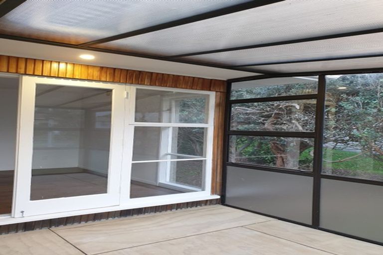 Photo of property in 43 Larne Avenue, Pakuranga Heights, Auckland, 2010