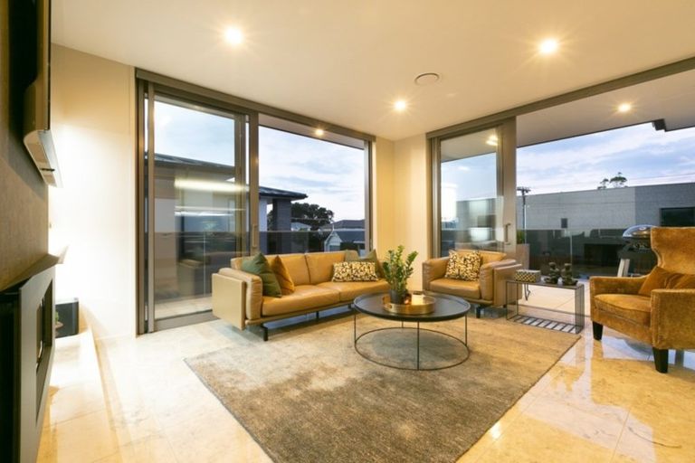 Photo of property in 14 Autere Street, Strandon, New Plymouth, 4312