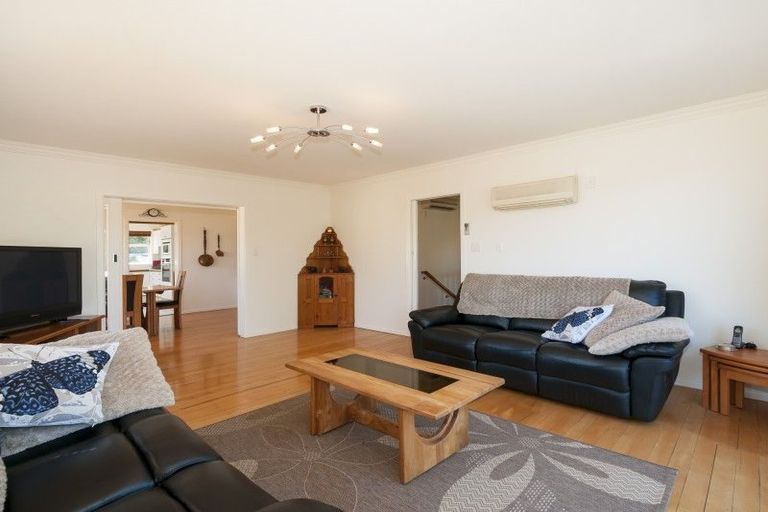 Photo of property in 2 Volkner Grove, Waterloo, Lower Hutt, 5011