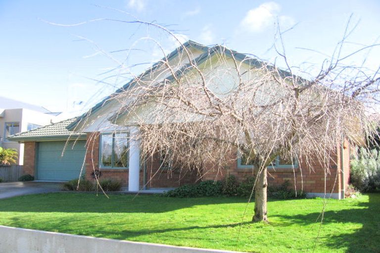Photo of property in 24 Moverley Place, Pukete, Hamilton, 3200