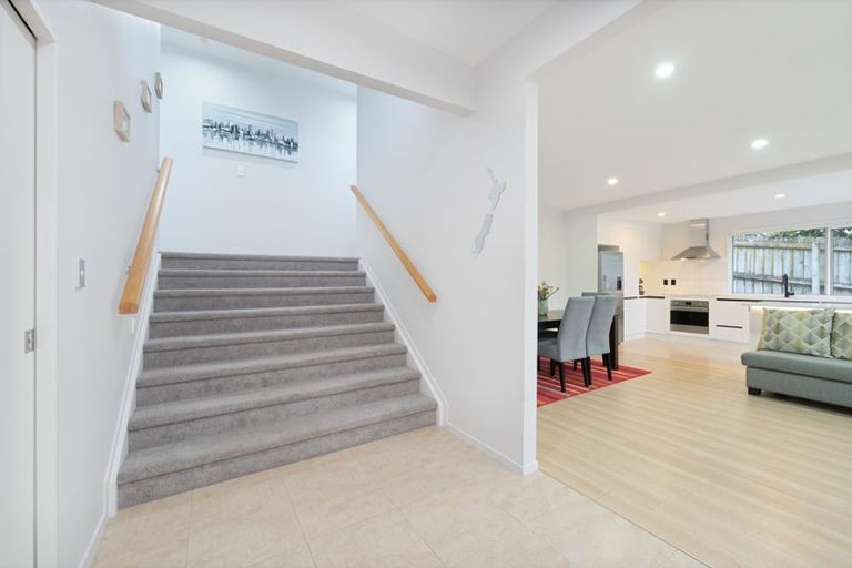 Photo of property in 9 Cityview Place, Massey, Auckland, 0614