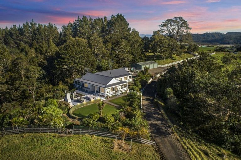 Photo of property in 167 Anderson Road, Helensville, 0875
