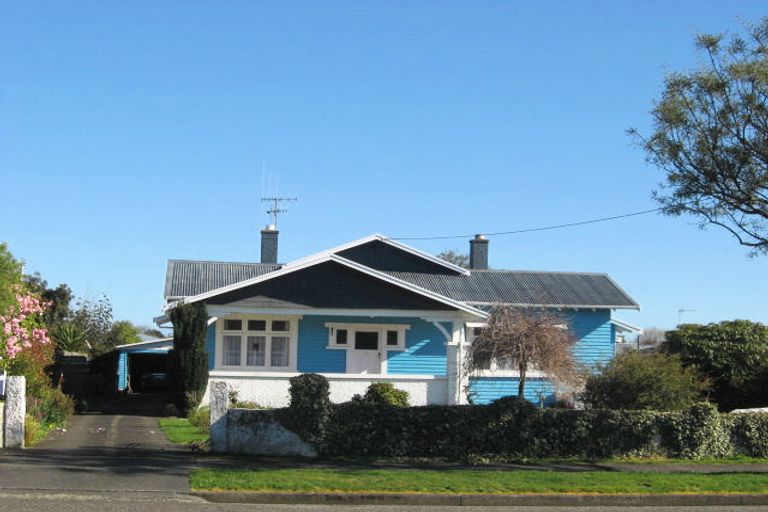 Photo of property in 27 Queenwood Road, Levin, 5510