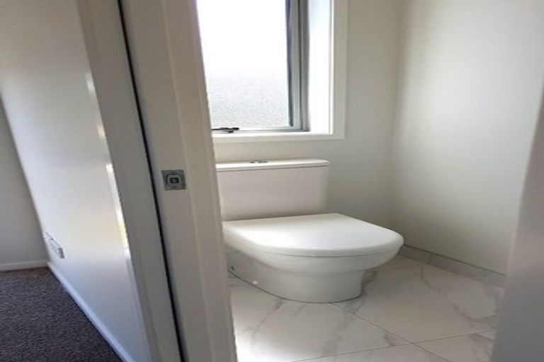 Photo of property in 1/51 Wharf Road, Te Atatu Peninsula, Auckland, 0610