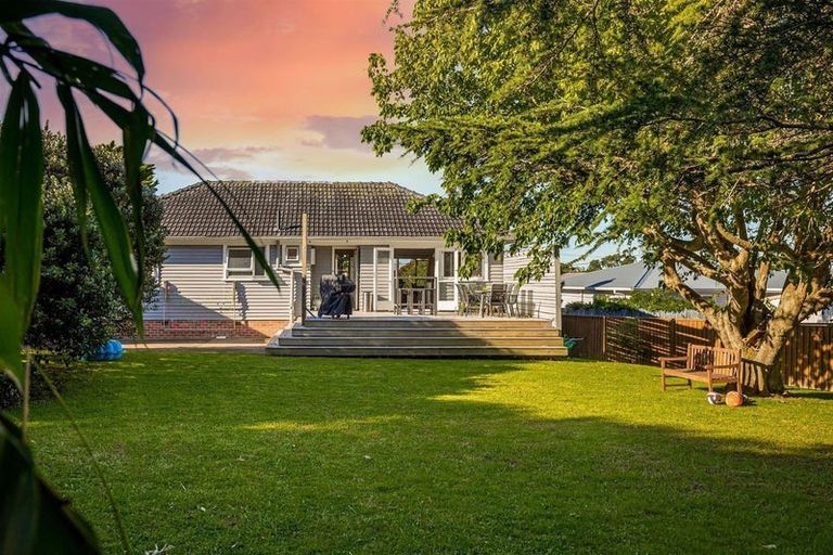 Photo of property in 21 Covil Avenue, Te Atatu South, Auckland, 0610