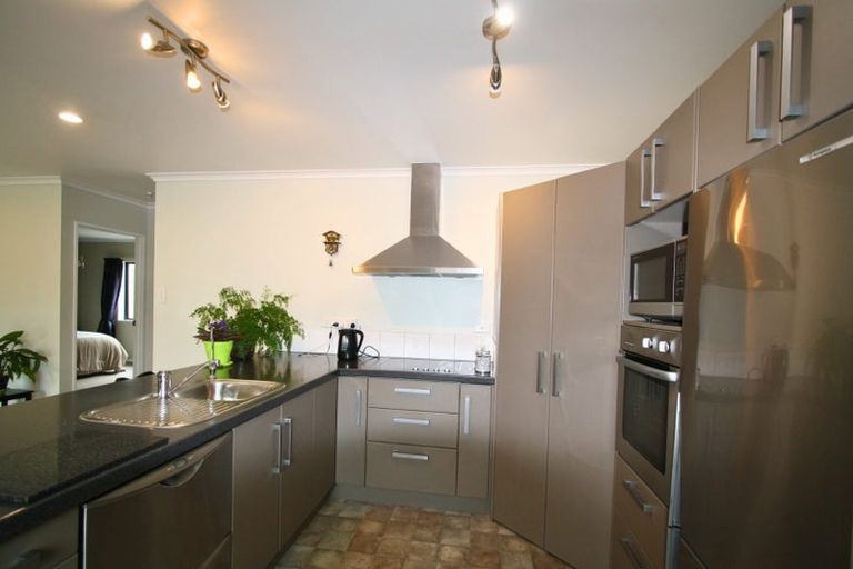 Photo of property in 9b Simons Street, Moturoa, New Plymouth, 4310