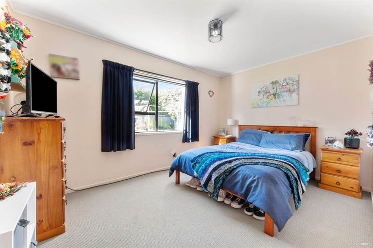 Photo of property in 102 Marina View Drive, West Harbour, Auckland, 0618