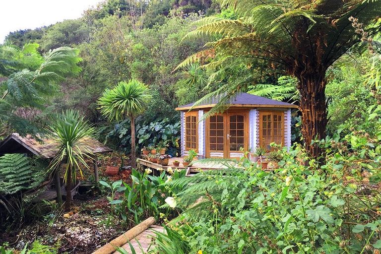 Photo of property in 76 Top Town Place, Coromandel, 3506