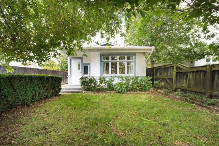 Photo of property in 9 Weston Avenue, Roslyn, Palmerston North, 4414