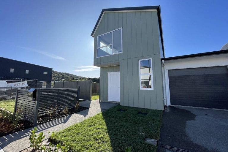 Photo of property in 24 Koreke Close, Kenepuru, Porirua, 5022
