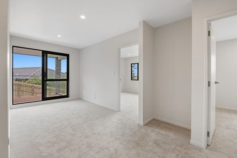 Photo of property in 34a Lorikeet Place, Unsworth Heights, Auckland, 0632