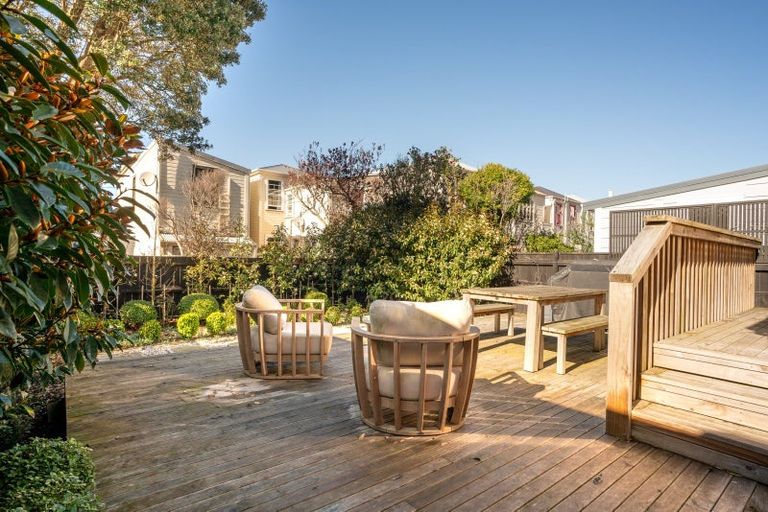 Photo of property in 10 Burnell Avenue, Thorndon, Wellington, 6011