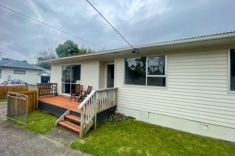Photo of property in 32 Candia Road, Swanson, Auckland, 0614