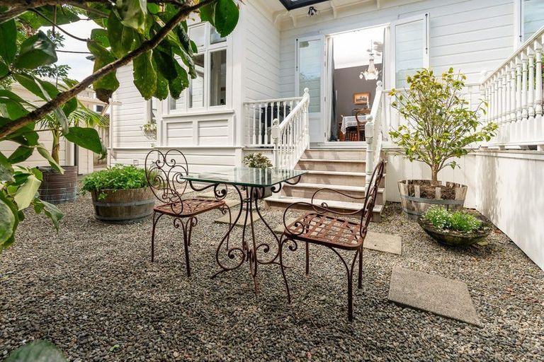 Photo of property in 165 Karori Road, Karori, Wellington, 6012