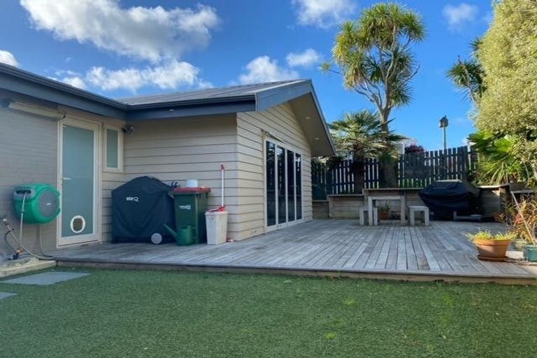Photo of property in 4a Bemrose Place, Cockle Bay, Auckland, 2014