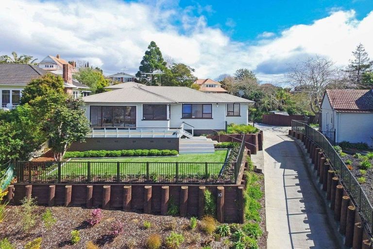 Photo of property in 10 Fenton Terrace, Cockle Bay, Auckland, 2014