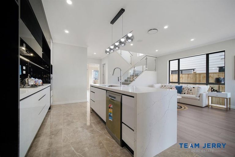 Photo of property in 21 Knockanara Drive, Flat Bush, Auckland, 2019