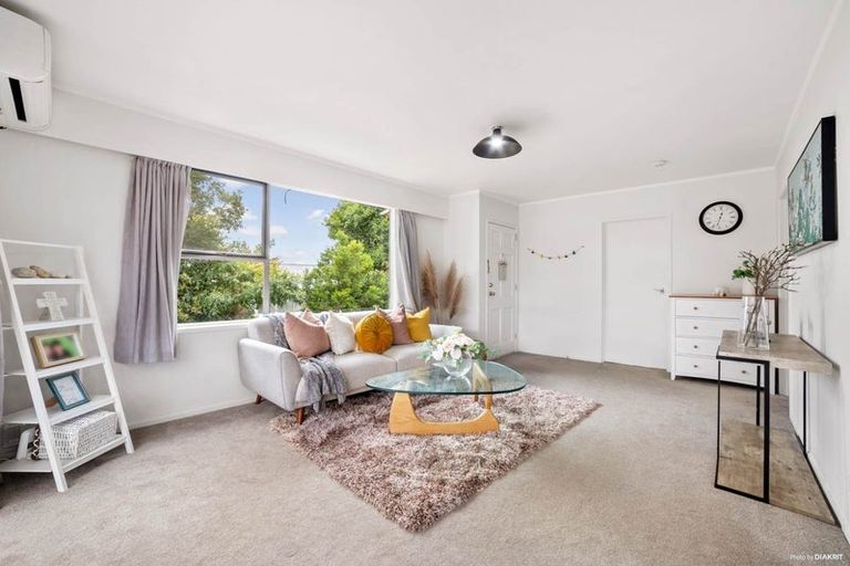 Photo of property in 1/19 Kathleen Street, Totara Vale, Auckland, 0627