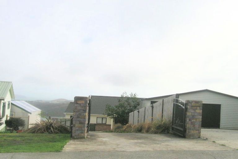 Photo of property in 14 Coventry Close, Ascot Park, Porirua, 5024