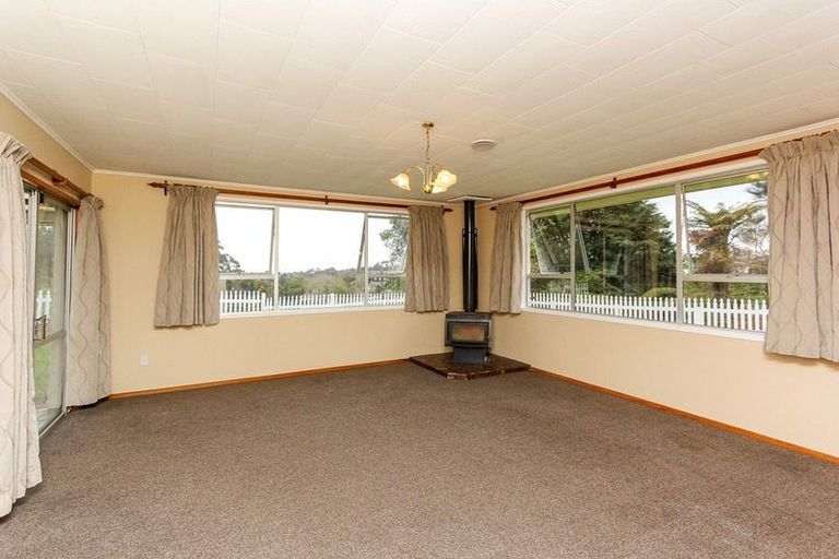 Photo of property in 114 Huatoki Street, Frankleigh Park, New Plymouth, 4310