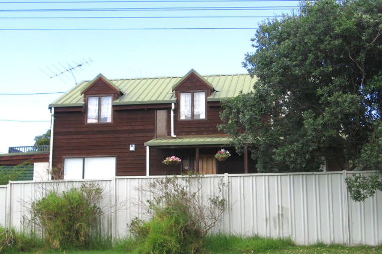 Photo of property in 2/26 Philson Terrace, Browns Bay, Auckland, 0630