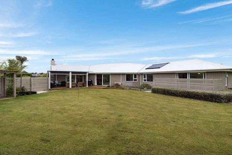 Photo of property in 8 Riverside Way, Amberley, 7410