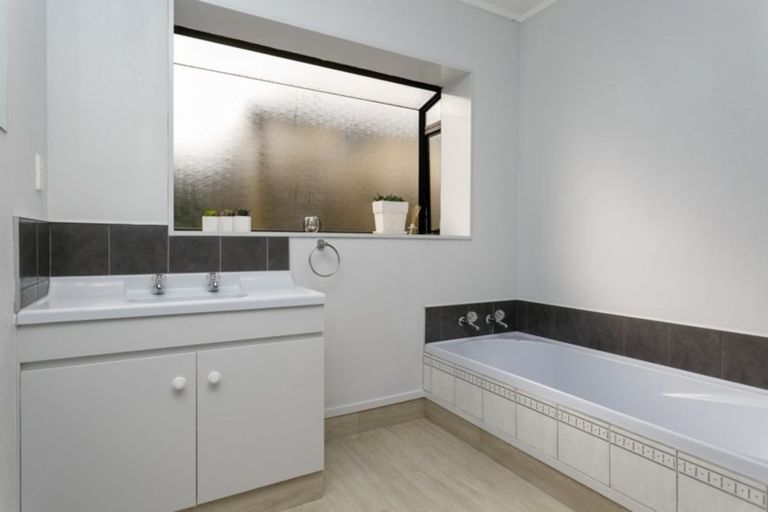 Photo of property in 83 Harvey Street, Waipahihi, Taupo, 3330