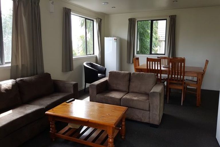 Photo of property in 8d Schnapper Rock Road, Schnapper Rock, Auckland, 0632