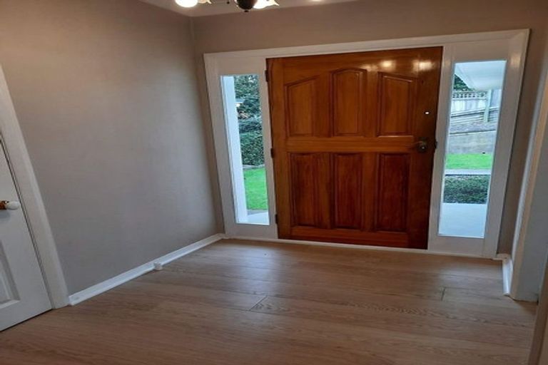 Photo of property in 30 The Drive, Tawa, Wellington, 5028