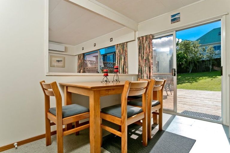 Photo of property in 52 Lavery Place, Sunnynook, Auckland, 0632
