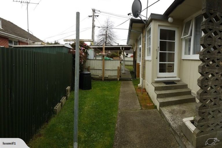 Photo of property in 1/6 Moeraki Road, Maoribank, Upper Hutt, 5018