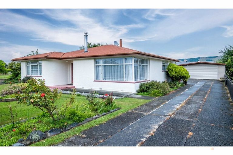 Photo of property in 1 Regent Street, Waimate, 7924