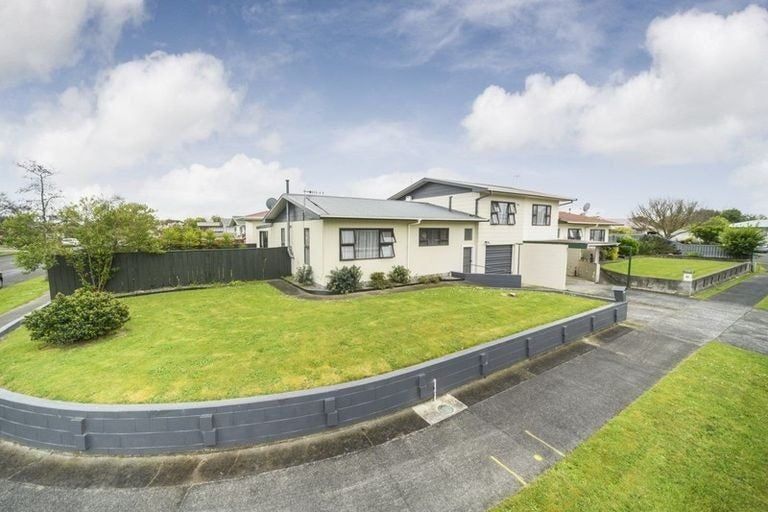 Photo of property in 1 Cohen Place, Milson, Palmerston North, 4414