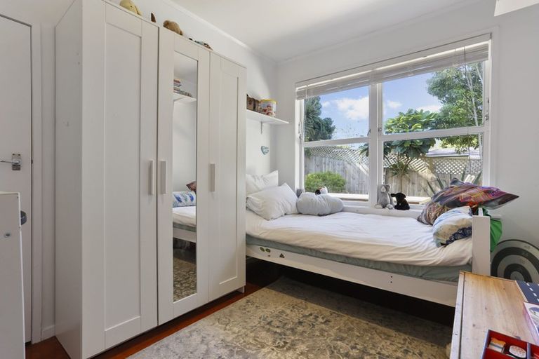 Photo of property in 30 Arosa Place, Forrest Hill, Auckland, 0620