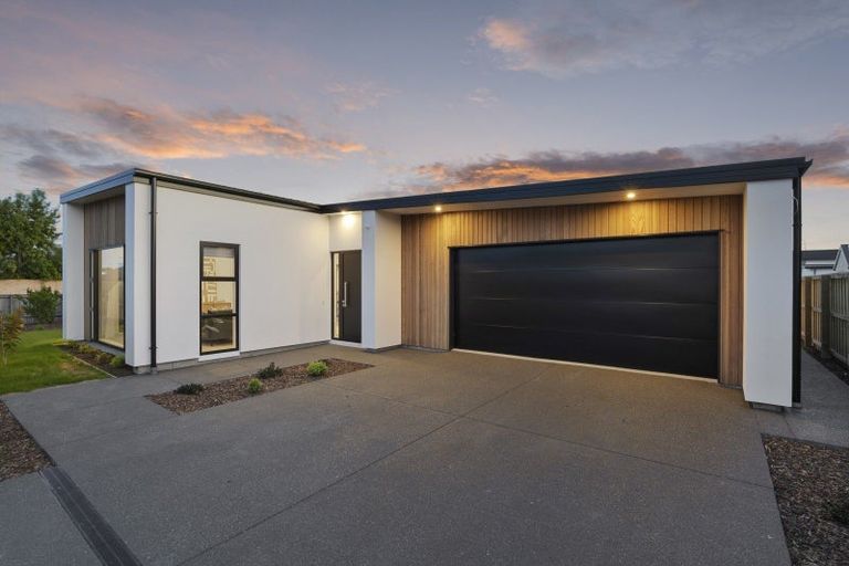 Photo of property in 15 Perehia Mews, Marshland, Christchurch, 8083