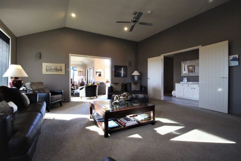 Photo of property in 16 Walnut Grove, Alexandra, 9320