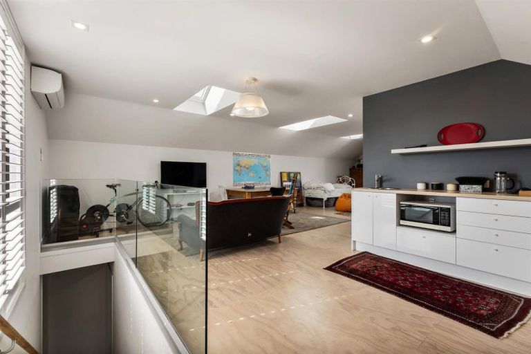 Photo of property in 15 Wrybill Way, Point Wells, 0986