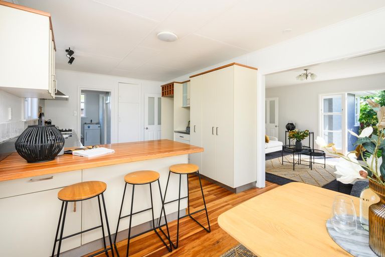 Photo of property in 12 Conway Place, Terrace End, Palmerston North, 4410