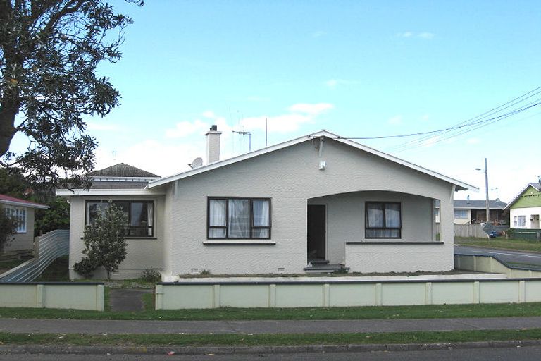 Photo of property in 22 Miro Street, Castlecliff, Whanganui, 4501
