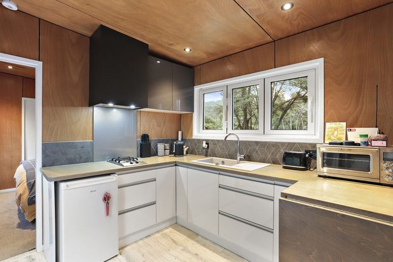 Photo of property in 10 Bendalls Lane, Oratia, Auckland, 0604