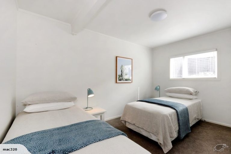 Photo of property in 2/611 Beach Road, Rothesay Bay, Auckland, 0630