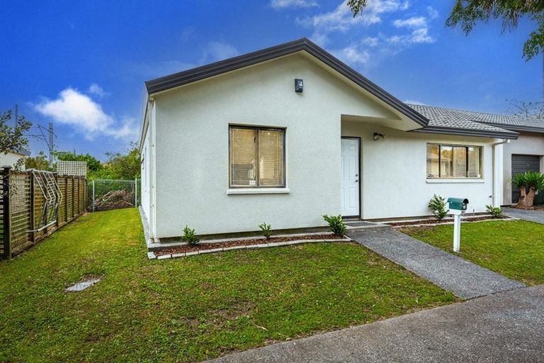 Photo of property in 9/17 Neta Grove, Henderson, Auckland, 0612