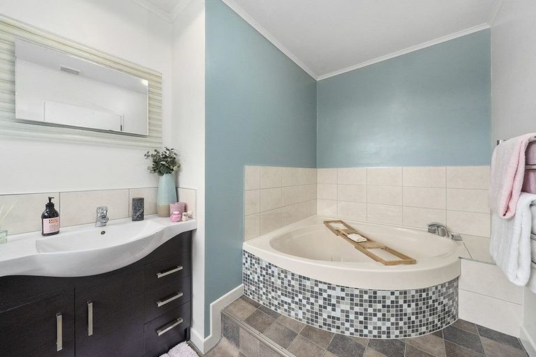 Photo of property in 154 Matai Road, Raumati Beach, Paraparaumu, 5032